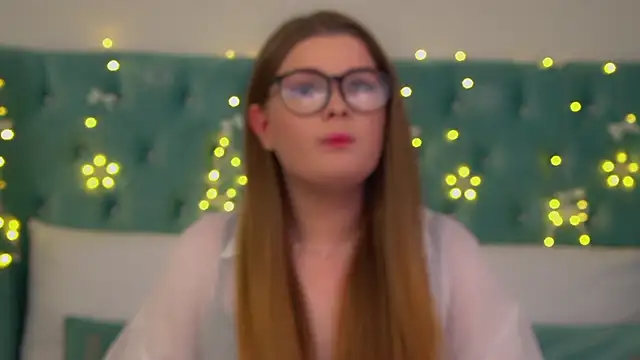 Snapshot of CrystalLyons chatting on 5, 12, 2025 CrystalLyons online show from 5, 12, 2025