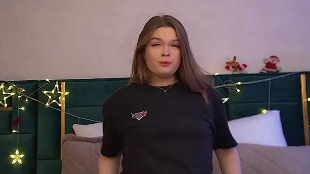 Snapshot of CrystalLyons chatting on 18, 12, 2025 CrystalLyons online show from 18, 12, 2025