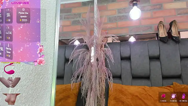 JESSYCORTES online show from 4, 2, 2026