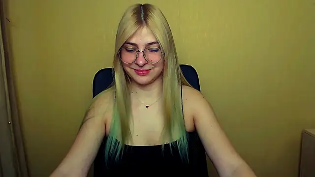 Luna Lush  online show from 4, 2, 2025