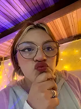 Snapshot of SophiaWeestt99 chatting on 10, 9, 2025 SophiaWeestt99 online show from 10, 9, 2025