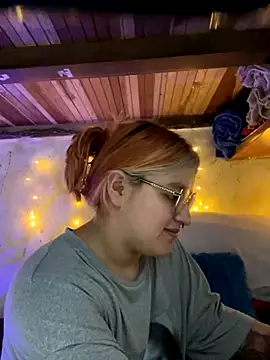 Snapshot of SophiaWeestt99 chatting on 8, 10, 2025 SophiaWeestt99 online show from 8, 10, 2025
