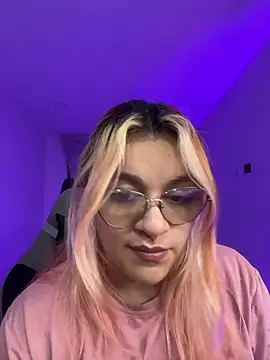 SophiaWeestt99 online show from 17, 7, 2026