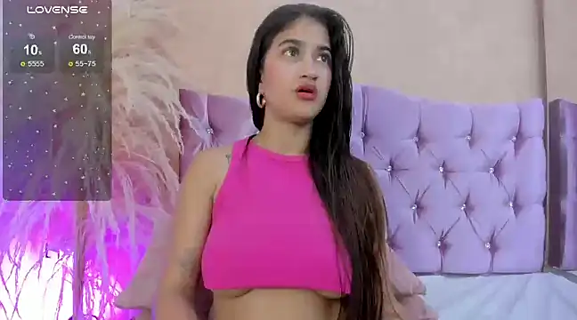 Snapshot of MIIAHERNANDEZ chatting on 8, 1, 2025 MIIAHERNANDEZ online show from 8, 1, 2025