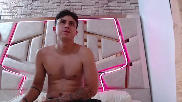 mia and austin online show from 21, 2, 2025