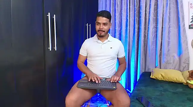 Snapshot of thiagowes chatting on 23, 12, 2024 thiagowes online show from 23, 12, 2024