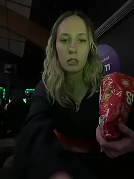 Snapshot of M1ssyk1ssy chatting on 21, 12, 2024 M1ssyk1ssy online show from 21, 12, 2024