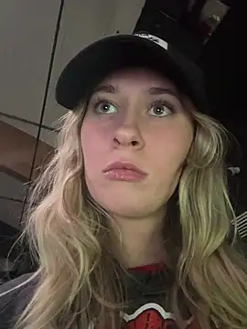 Snapshot of M1ssyk1ssy chatting on 4, 1, 2025 M1ssyk1ssy online show from 4, 1, 2025