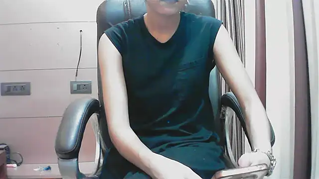 Snapshot of collage_hoty chatting on 18, 9, 2025 collage hoty online show from 18, 9, 2025