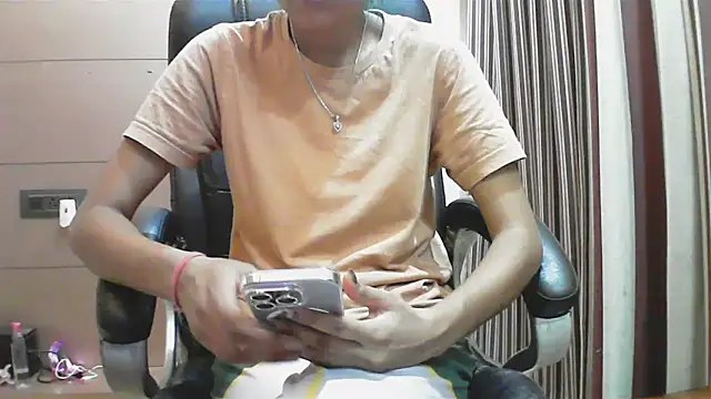 Snapshot of collage_hoty chatting on 31, 10, 2025 collage hoty online show from 31, 10, 2025