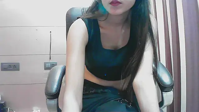 Snapshot of collage_hoty chatting on 12, 11, 2025 collage hoty online show from 12, 11, 2025