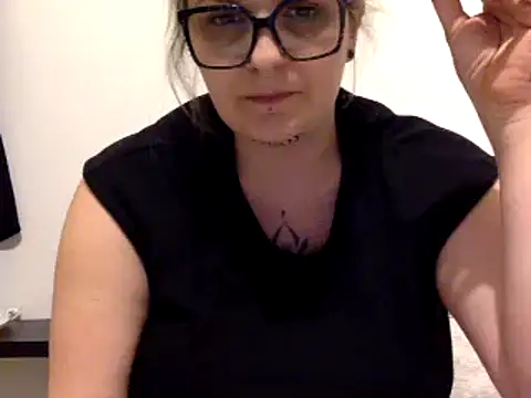 Snapshot of vanillesoumise chatting on 3, 3, 2026 vanillesoumise online show from 3, 3, 2026