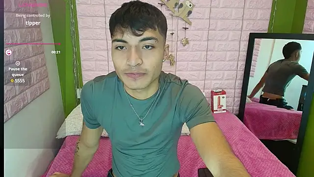 Snapshot of dylan_fun18 chatting on 3, 12, 2024 dylan fun18 online show from 3, 12, 2024