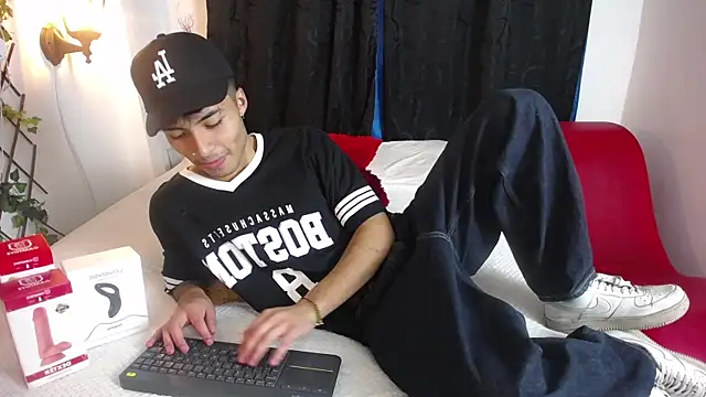 Snapshot of dylan_fun18 chatting on 6, 2, 2025 dylan fun18 online show from 6, 2, 2025