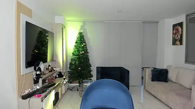 Snapshot of Antotss chatting on 12, 11, 2025 Antotss online show from 12, 11, 2025