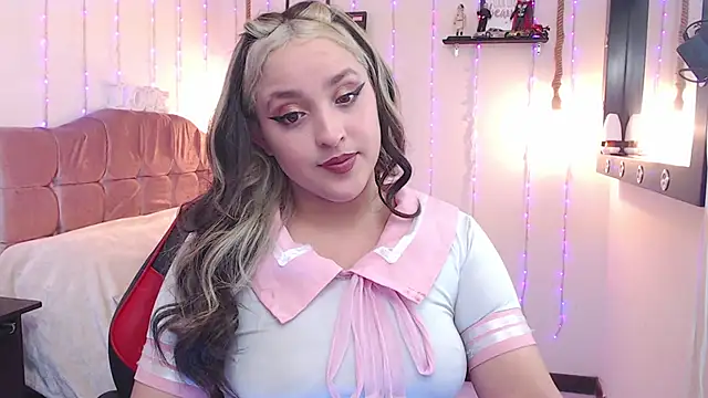 Snapshot of sapphire_lilac chatting on 7, 12, 2024 sapphire lilac online show from 7, 12, 2024