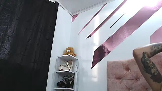 Snapshot of Kitten_Hot_ chatting on 12, 9, 2025 Kitten Hot online show from 12, 9, 2025