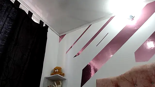 Snapshot of Kitten_Hot_ chatting on 13, 9, 2025 Kitten Hot online show from 13, 9, 2025