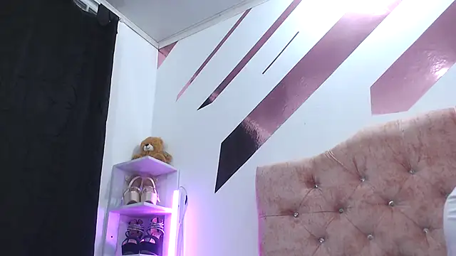 Snapshot of Kitten_Hot_ chatting on 2, 10, 2025 Kitten Hot online show from 2, 10, 2025