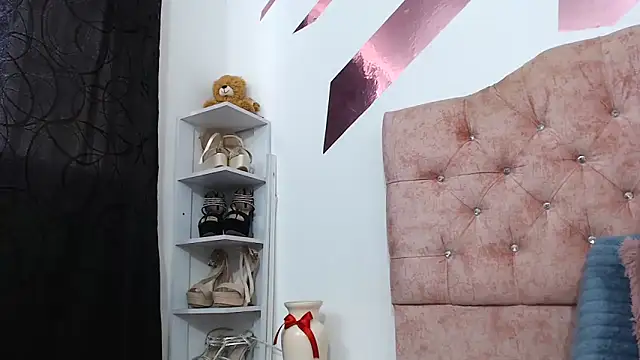 Snapshot of Kitten_Hot_ chatting on 11, 10, 2025 Kitten Hot online show from 11, 10, 2025