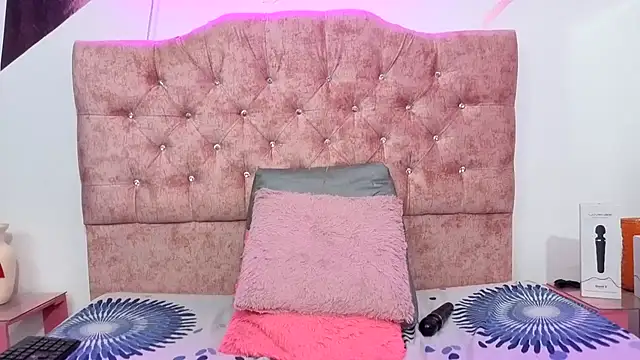 Snapshot of Kitten_Hot_ chatting on 28, 10, 2025 Kitten Hot online show from 28, 10, 2025