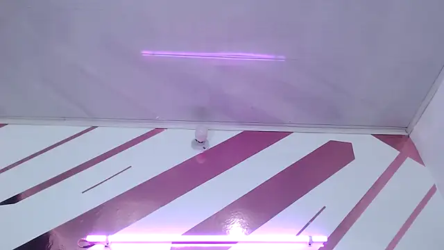 Kitten Hot  online show from 7, 2, 2026