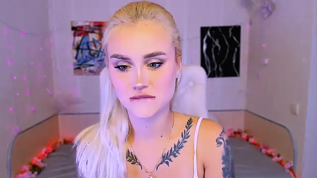 Snapshot of _Ravenaa chatting on 1, 11, 2025 Ravenaa online show from 1, 11, 2025