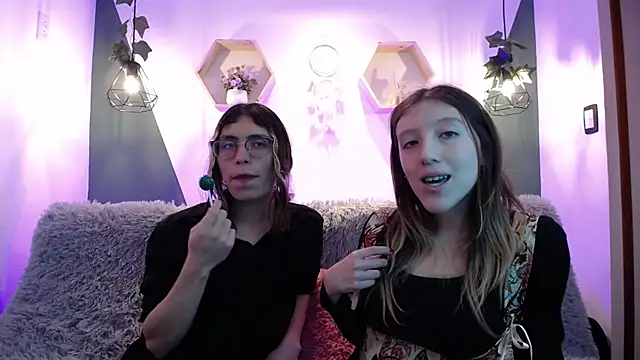 Snapshot of BRIAR_AND_BLAIR chatting on 3, 12, 2024 BRIAR AND BLAIR online show from 3, 12, 2024