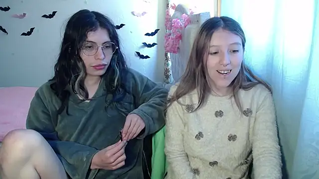 Snapshot of BRIAR_AND_BLAIR chatting on 17, 10, 2025 BRIAR AND BLAIR online show from 17, 10, 2025