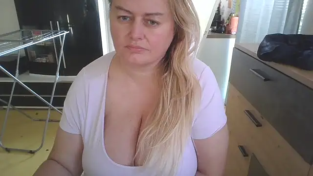 Snapshot of Meliss_Official9 chatting on 5, 3, 2025 Meliss Official9 online show from 5, 3, 2025