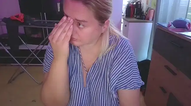 Snapshot of Meliss_Official9 chatting on 9, 3, 2025 Meliss Official9 online show from 9, 3, 2025