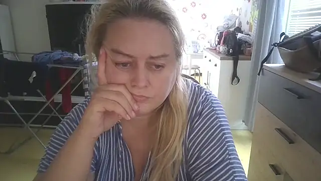 Snapshot of Meliss_Official9 chatting on 15, 3, 2025 Meliss Official9 online show from 15, 3, 2025