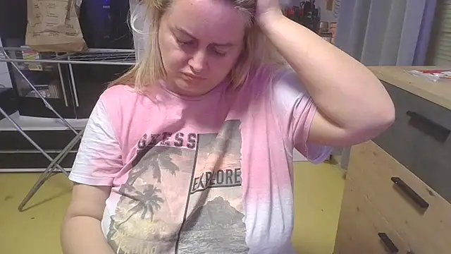 Snapshot of Meliss_Official9 chatting on 20, 3, 2025 Meliss Official9 online show from 20, 3, 2025