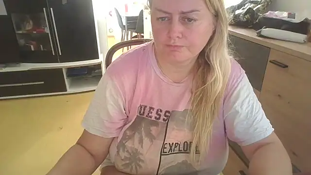 Snapshot of Meliss_Official9 chatting on 8, 9, 2025 Meliss Official9 online show from 8, 9, 2025