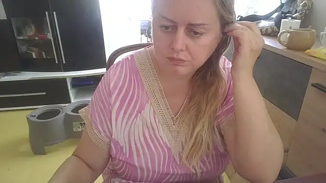 Snapshot of Meliss_Official9 chatting on 12, 9, 2025 Meliss Official9 online show from 12, 9, 2025