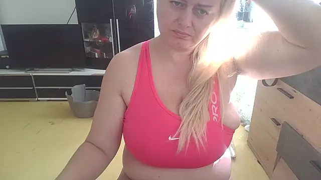 Snapshot of Meliss_Official9 chatting on 22, 9, 2025 Meliss Official9 online show from 22, 9, 2025