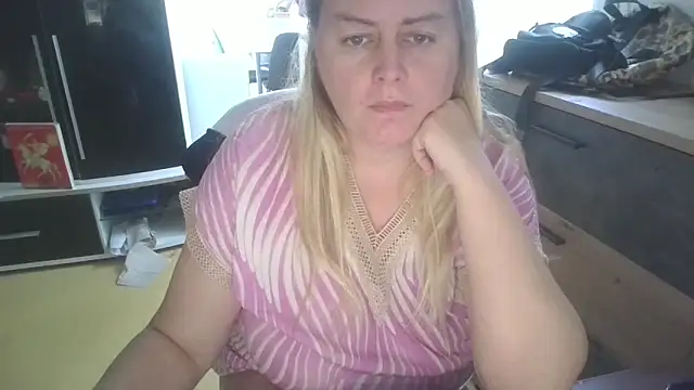 Snapshot of Meliss_Official9 chatting on 25, 9, 2025 Meliss Official9 online show from 25, 9, 2025