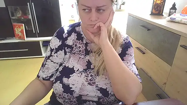 Snapshot of Meliss_Official9 chatting on 8, 10, 2025 Meliss Official9 online show from 8, 10, 2025