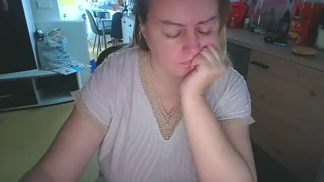 Snapshot of Meliss_Official9 chatting on 13, 11, 2025 Meliss Official9 online show from 13, 11, 2025