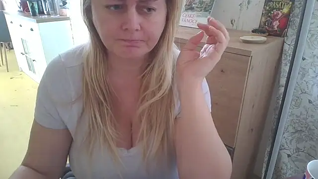 Snapshot of Meliss_Official9 chatting on 20, 11, 2025 Meliss Official9 online show from 20, 11, 2025