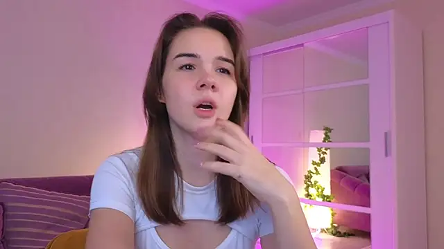 Snapshot of LindaRobertz chatting on 5, 2, 2025 LindaRobertz online show from 5, 2, 2025