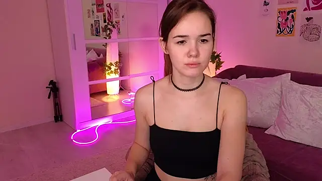 Snapshot of LindaRobertz chatting on 2, 3, 2025 LindaRobertz online show from 2, 3, 2025