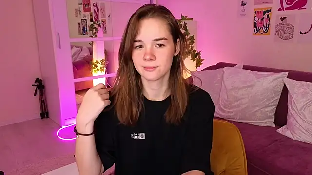 Snapshot of LindaRobertz chatting on 3, 3, 2025 LindaRobertz online show from 3, 3, 2025