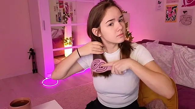 Snapshot of LindaRobertz chatting on 4, 3, 2025 LindaRobertz online show from 4, 3, 2025