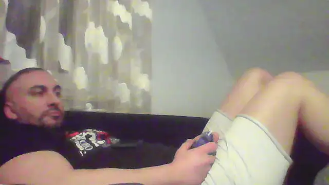 Snapshot of NewyorkDimi chatting on 28, 2, 2025 NewyorkDimi online show from 28, 2, 2025