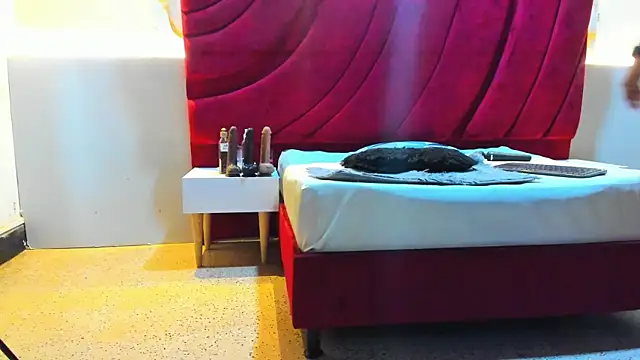 MAISE HILL1 online show from 17, 9, 2025