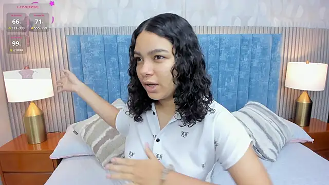 Snapshot of pretty_sunlight_ chatting on 26, 10, 2025 pretty sunlight online show from 26, 10, 2025