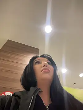 Tisha Busty online show from 15, 4, 2026