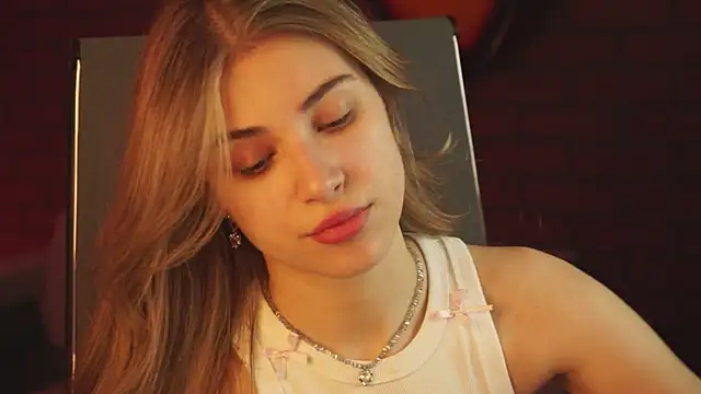 EllieCutes online show from 4, 3, 2025