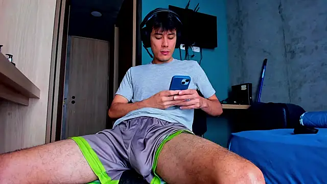 Snapshot of Huge_latin_cock chatting on 5, 5, 2026 Huge latin cock online show from 5, 5, 2026